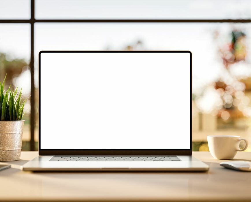 Assistance pour les sites internet en conformité, rédaction de contrats, concurrence déloyale et litiges par avocat à Marseille. Photographie montrant un ordinateur portable avec un écran vierge.